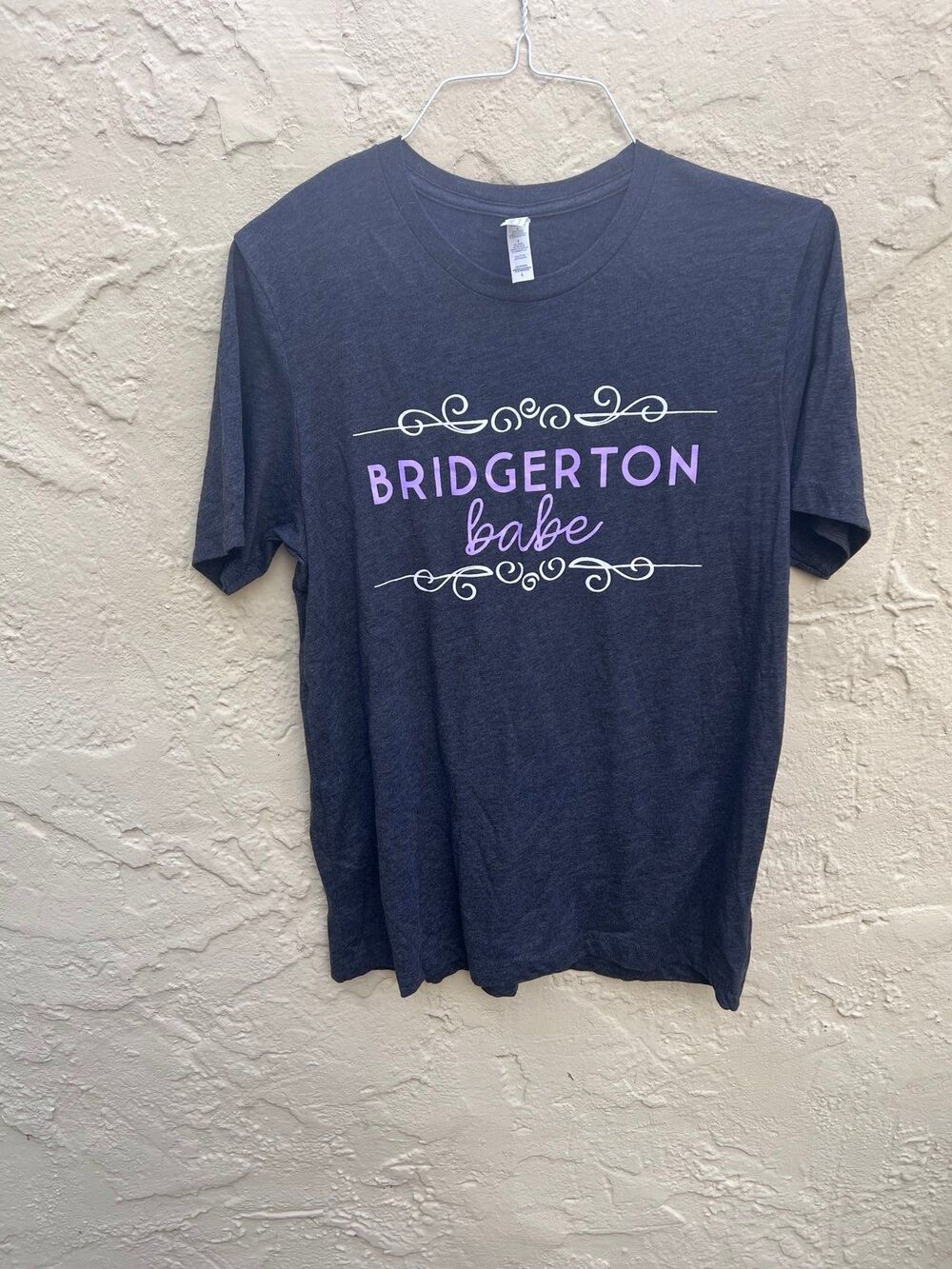 T-Shirt Bridgerton Babe Graphic Tee - - Size L